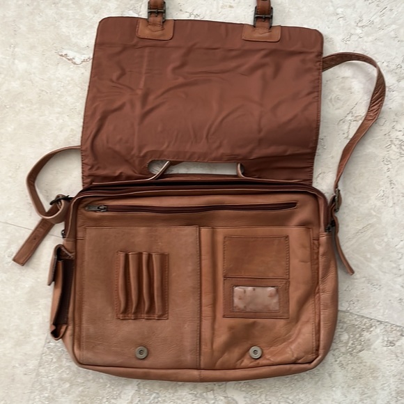 ๐HP๐Vintage camel colored leather messenger bag - Picture 2 of 5
